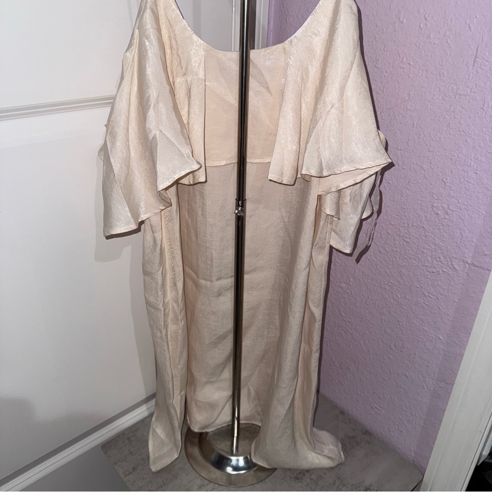 Off the Shoulder Dress Size Medium Never worn - Picture 4 of 5